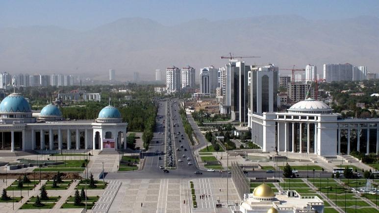 برگزاری مراسم ورزش دسته جمعی در ترکمنستان با وجود کرونا