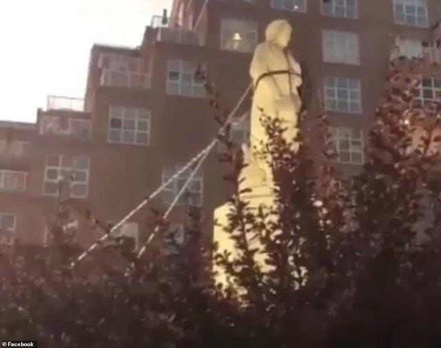 معترضان مجسمه کریستف کلمب در بالتیمور را خراب کردند