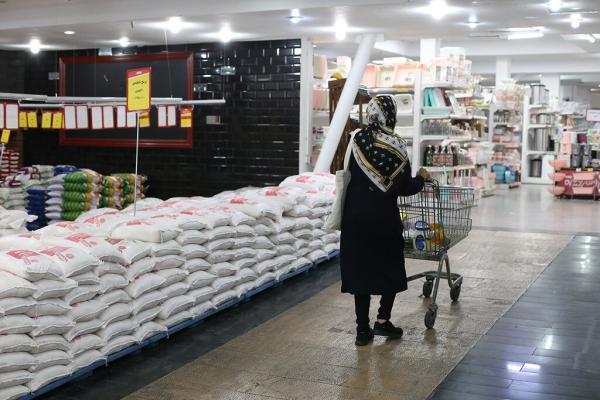 برنج در سراشیبی کاهش قیمت افتاد؛ مردم برنج نمی خرند ، عرضه برنج های احتکار شده به بازار
