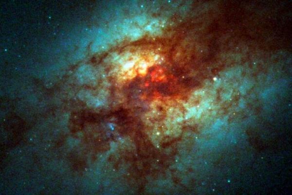 تصویر تازه جیمز وب از یک کهکشان بسیار درخشان